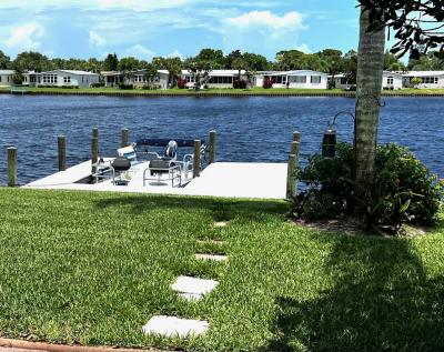 Photo 4 of 4 of home located at 1975 E. Lakeview Drive Sebastian, FL 32958