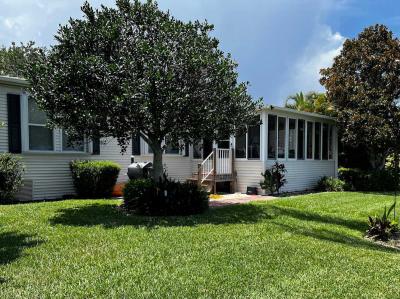 Photo 5 of 11 of home located at 1975 E. Lakeview Drive Sebastian, FL 32958