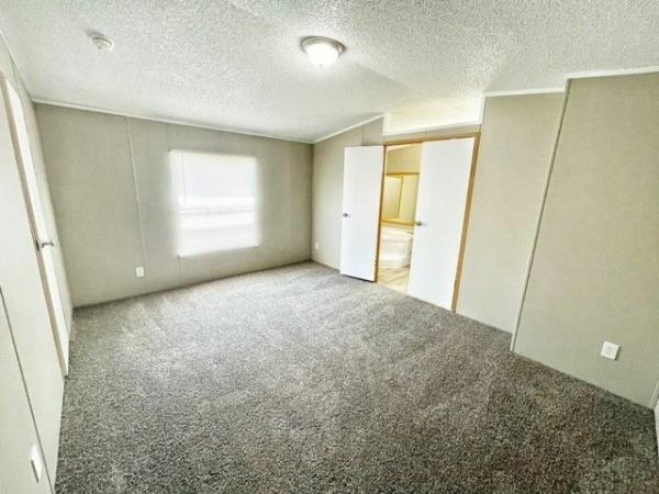 2005 American Homestar Corp Oak Creek Mobile Home