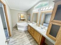 2005 American Homestar Corp Oak Creek Mobile Home
