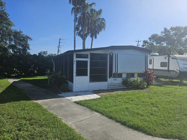 Photo 1 of 2 of home located at 751 10th Street East Lot 41 Palmetto, FL 34221