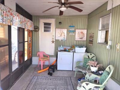 Photo 4 of 8 of home located at 370 53rd Ave N Saint Petersburg, FL 33709