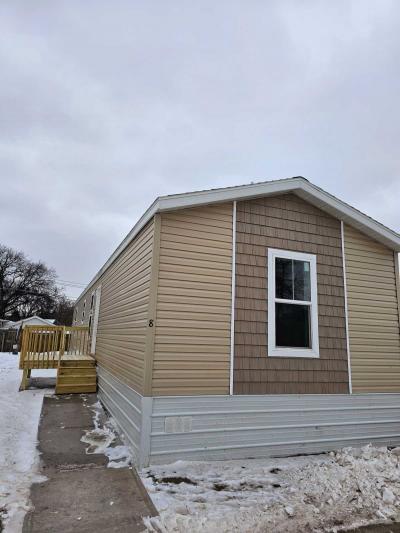 Photo 4 of 11 of home located at 700 S 12th St #8 Bismarck, ND 58504