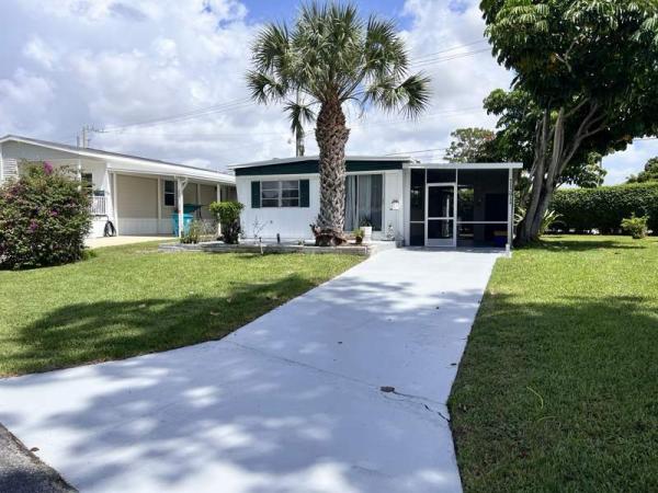 Photo 1 of 2 of home located at 4323 Royal Manor Blvd, #126 Boynton Beach, FL 33436