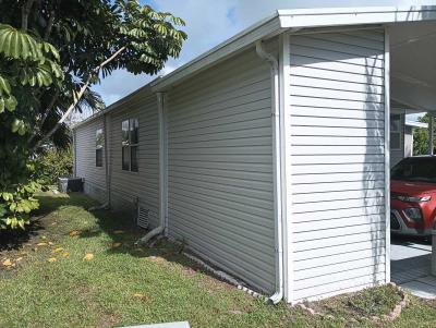 Photo 4 of 19 of home located at 523 Thames Bluff Ridge Fort Pierce, FL 34982