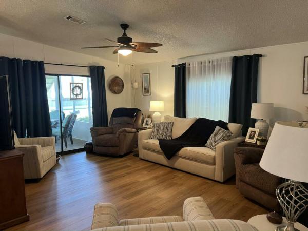 1988 HS Barrington Manufactured Home