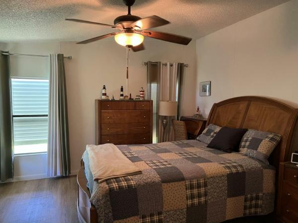1988 HS Barrington Manufactured Home