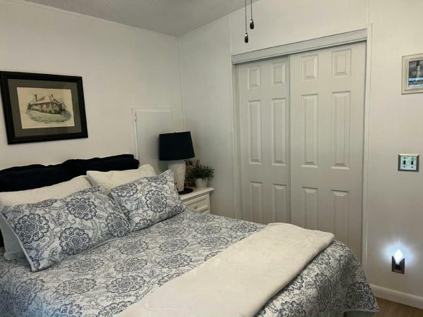 1988 HS Barrington Manufactured Home