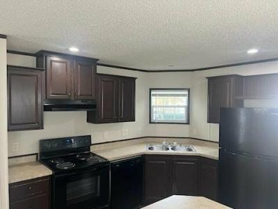Photo 2 of 16 of home located at 14451 Tyngsboro Court Shelby Township, MI 48315