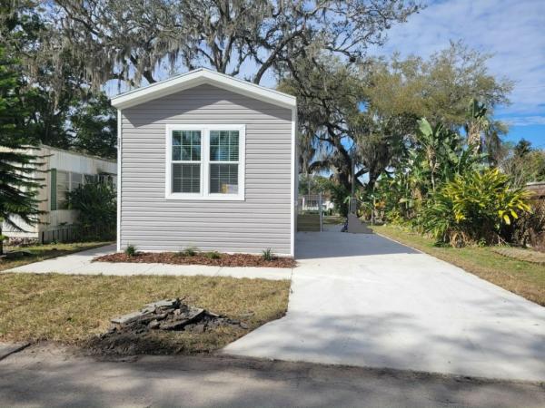 Photo 1 of 2 of home located at 5541 Annette Street Zephyrhills, FL 33542
