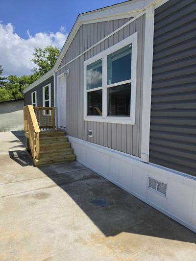 Photo 2 of 14 of home located at 1901 Royal Mine Rd Belleville, IL 62226