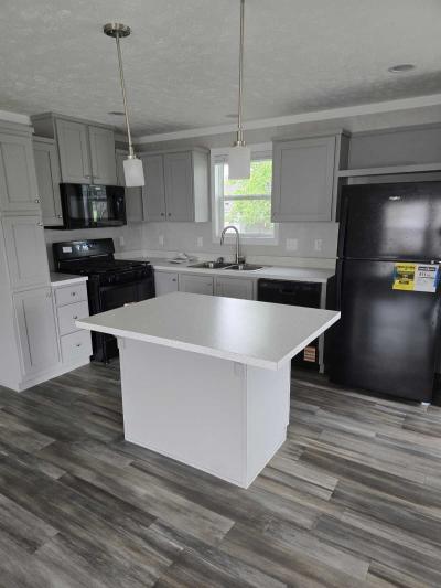 Photo 5 of 14 of home located at 1901 Royal Mine Rd Belleville, IL 62226