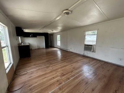 Photo 4 of 15 of home located at 8536 Honeywell Rd. Site 63 Gibsonton, FL 33534