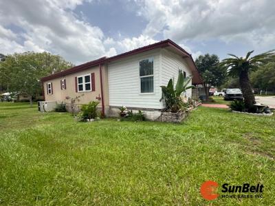 Photo 2 of 68 of home located at 3905 Westland Road Brooksville, FL 34601