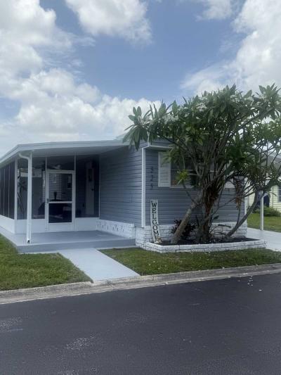 Photo 3 of 34 of home located at 5200 28th Street N Saint Petersburg, FL 33714