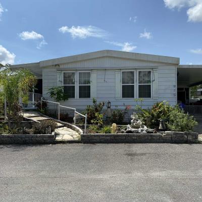 Photo 5 of 19 of home located at 915 Courier Street Vero Beach, FL 32966