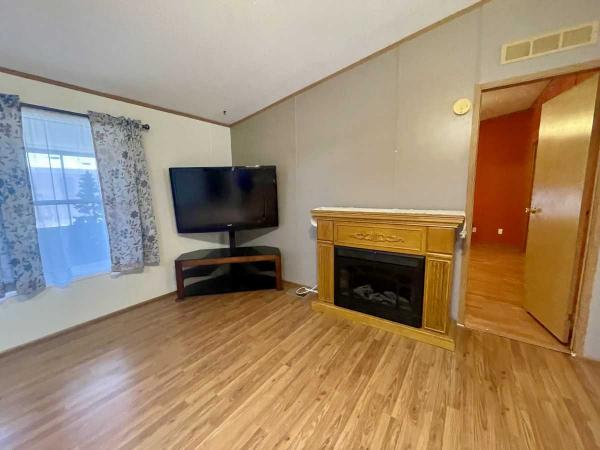 1999 Lakepointe Manufactured Home