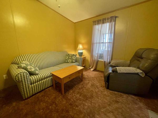 1999 Lakepointe Manufactured Home