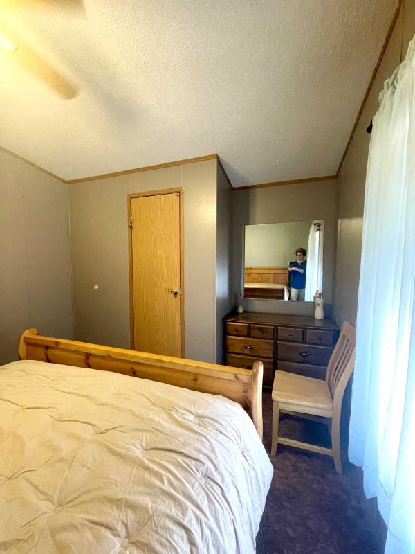 1999 Lakepointe Manufactured Home