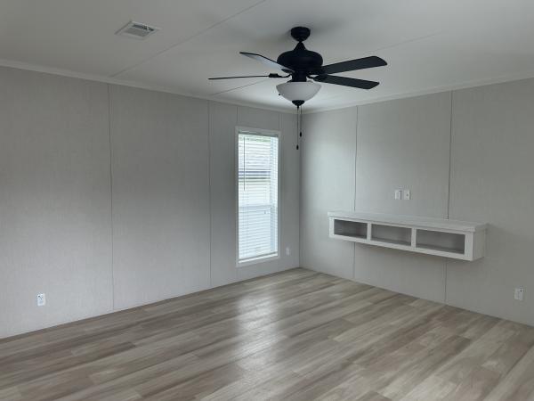 2025 Champion 19-CS1676C (76ft) Mobile Home