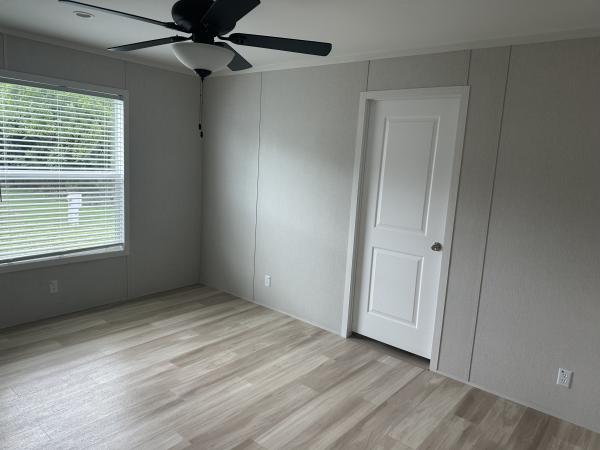 2025 Champion 19-CS1676C (76ft) Mobile Home