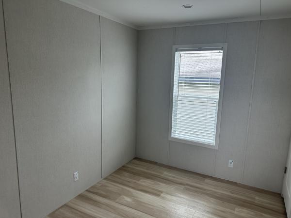 2025 Champion 19-CS1676C (76ft) Mobile Home