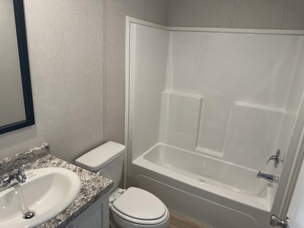 2025 Champion 19-CS1676C (76ft) Mobile Home