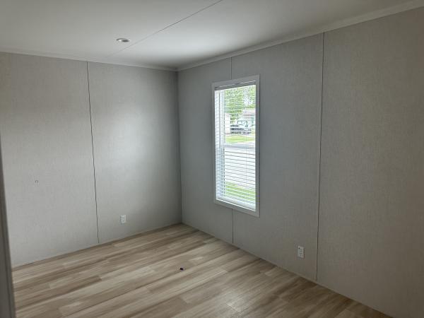 2025 Champion 19-CS1676C (76ft) Mobile Home