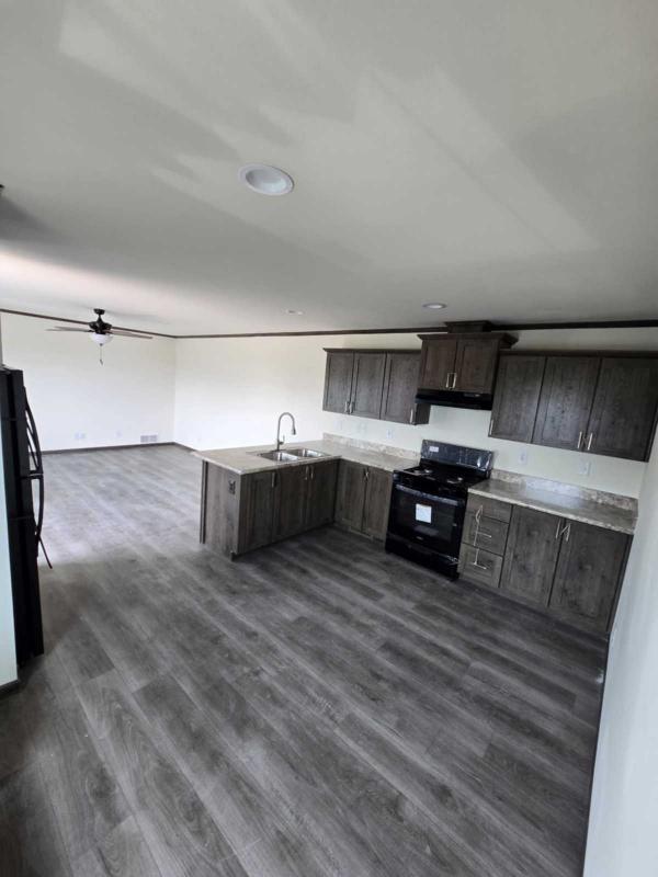 2025 Commodore Mobile Home For Sale