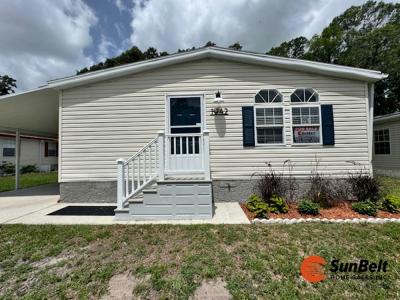 Photo 3 of 63 of home located at 1942 NW 46th Avenue Lot 299 Ocala, FL 34482