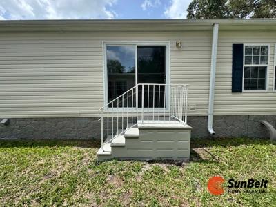 Photo 5 of 63 of home located at 1942 NW 46th Avenue Lot 299 Ocala, FL 34482
