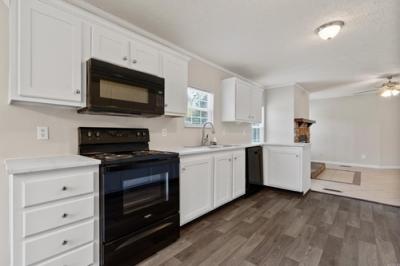 Photo 5 of 23 of home located at 1875 Traskwood Rd Traskwood, AR 72167