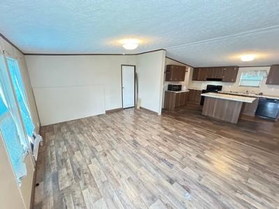 Photo 4 of 8 of home located at 273 Oak Valley Dr Manvel, TX 77578
