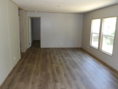 Photo 3 of 6 of home located at 15931 W County Road Crescent, OK 73028