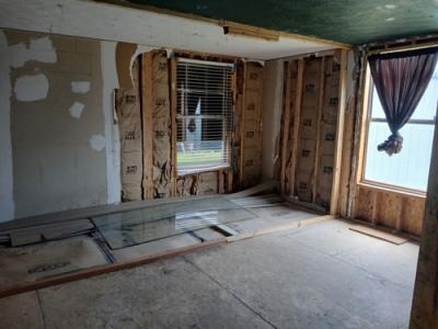 Photo 4 of 12 of home located at 5720 Rendon Bloodworth Rd Fort Worth, TX 76140