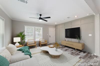 Photo 3 of 18 of home located at 473 Rahm Way Lady Lake, FL 32159