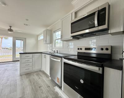 Photo 4 of 5 of home located at 19333 Summerlin Rd Site #383 Fort Myers, FL 33908