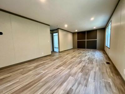 Photo 5 of 9 of home located at 4188 Doral Dr Muskegon, MI 49442