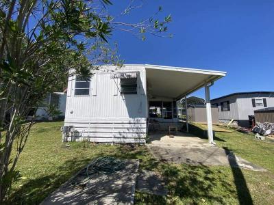 Photo 3 of 15 of home located at 39514 Rosebush Lane Zephyrhills, FL 33542