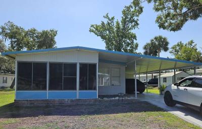 Photo 3 of 17 of home located at 9705 Hickory Hollow Rd Lot 33 Leesburg, FL 34788