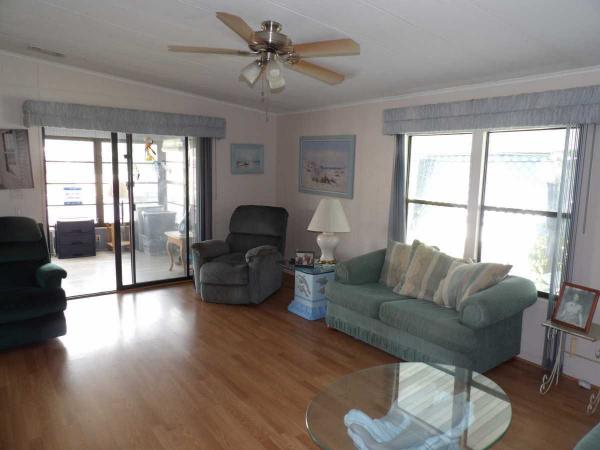1985 PARK Manufactured Home