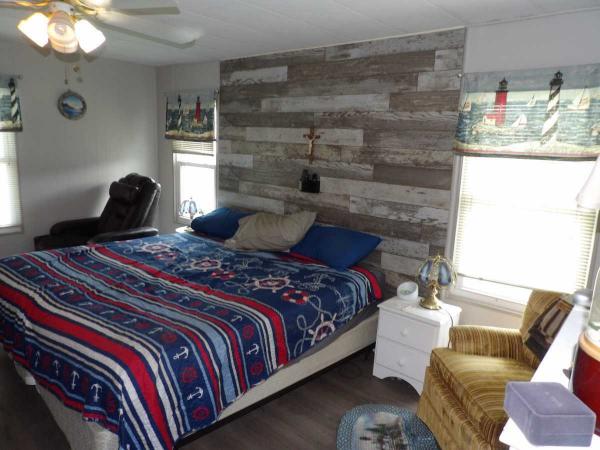 1985 PARK Manufactured Home