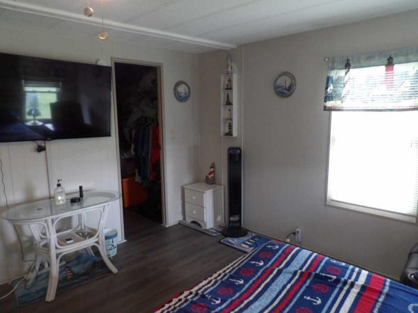 1985 PARK Manufactured Home