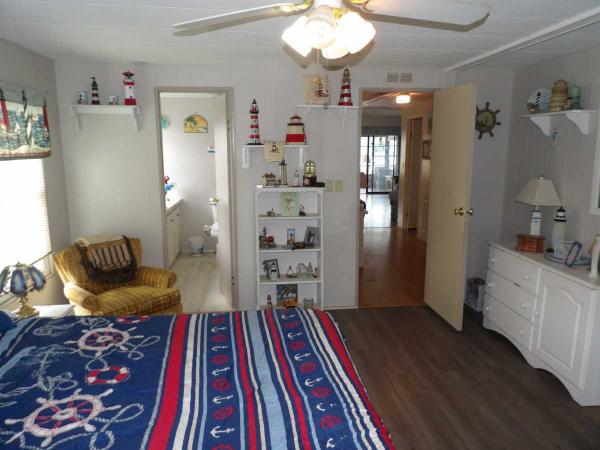 1985 PARK Manufactured Home