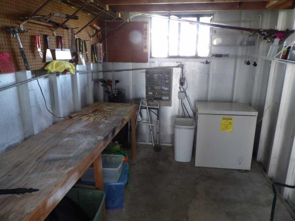 1985 PARK Manufactured Home