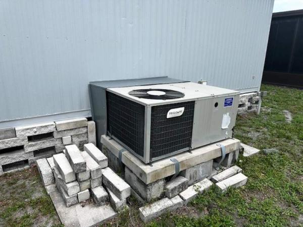 1985 CORO Manufactured Home