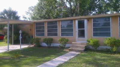 Photo 2 of 23 of home located at 1652 Timber Ridge Circle Leesburg, FL 34748