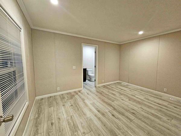 2025 Skyline 864A  Home