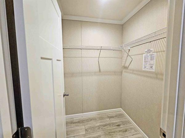 2025 Skyline 864A  Home