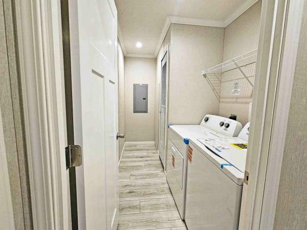 2025 Skyline 864A  Home